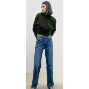 Zara Girlfriend fit high rise straight leg Rigid Button fly Blue Jeans, size 4,